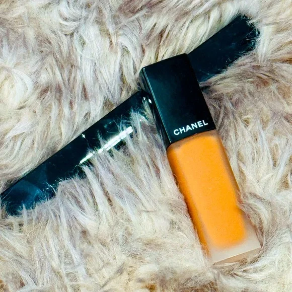 New! Chanel
Eye Liner / Matte Liquid Lip Colour
208 Hypnotisante - Picture 1 of 2